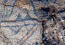 Hallan en Israel una iglesia de 1.300 años de antigüedad con preciosos y coloridos mosaicos parcialmente conservados